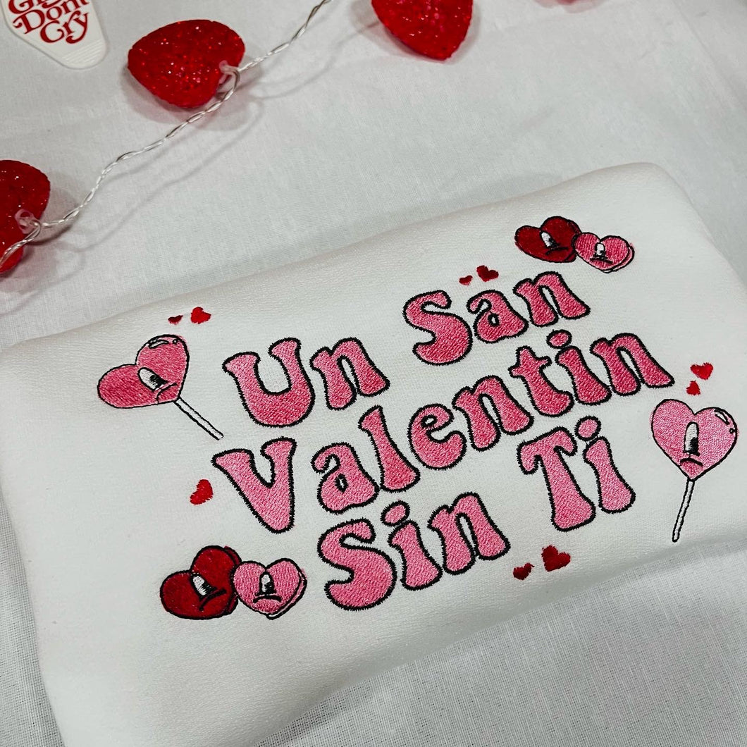 Un San Valentin Sin Ti Embroidered Crewneck